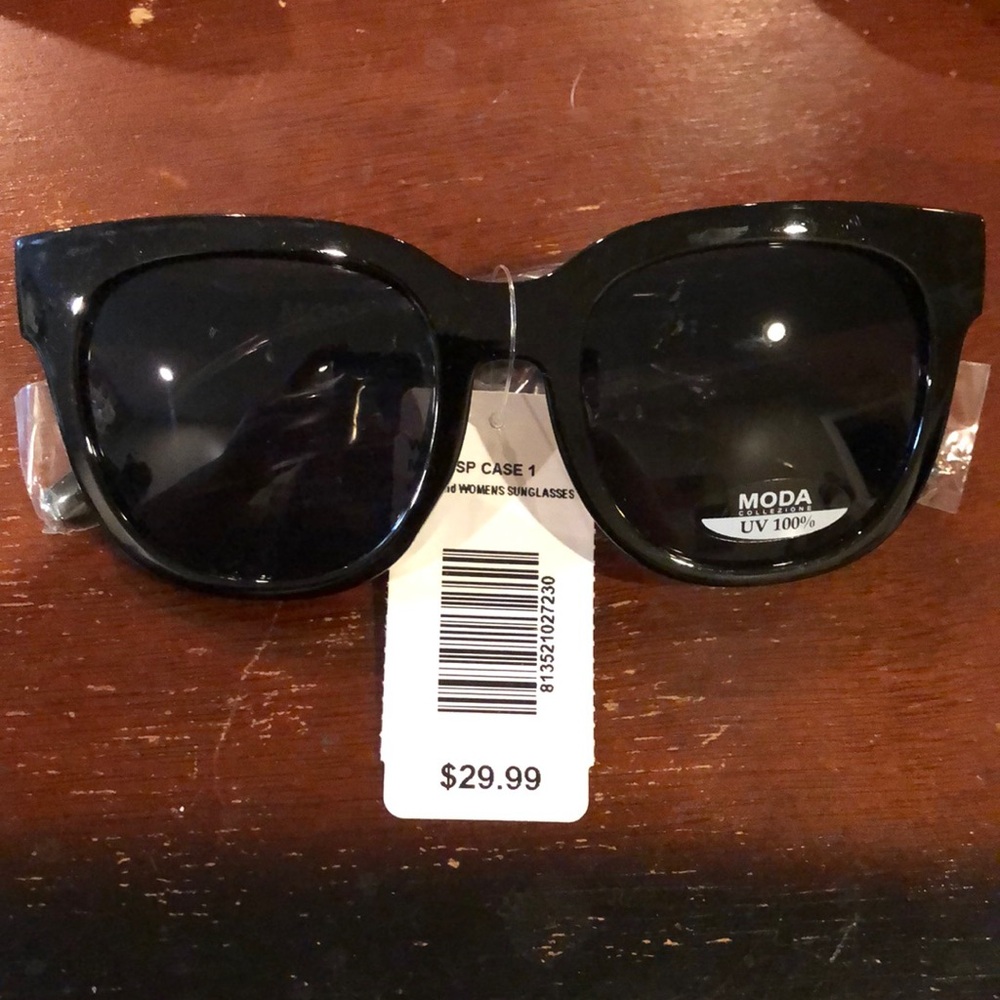 NWT MODA Collezione UV 100% protection Sunglasses in Black